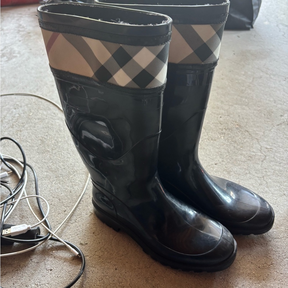 Burberry Black and Beige Winter Rain Boots